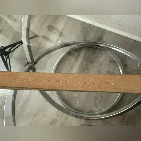 Ellen Tracy leather belt adjustable very chic - Picture 4 of 5